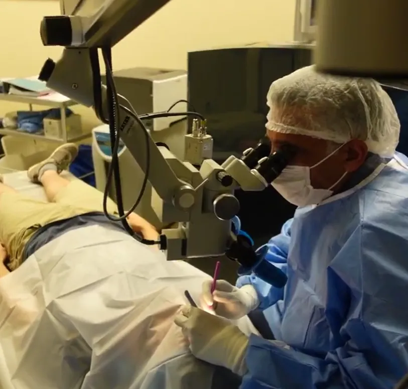 Dr. Ashraf performing EVO ICL Procedure